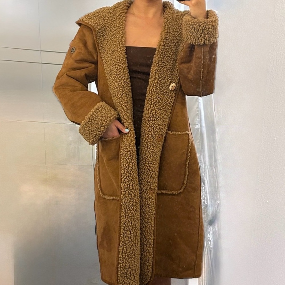 Michael kors Faux Shearling Lined Hooded
Faux Suede Coat Size Medium - Picture 10 of 10